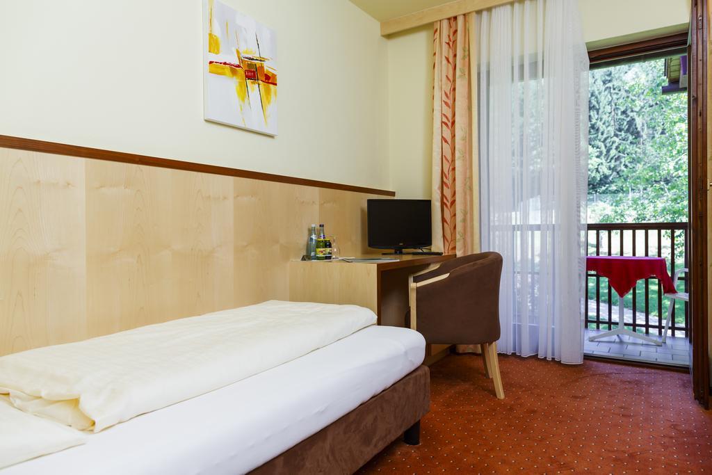 Seehotel Vinzenz Velden am Wörthersee Room photo